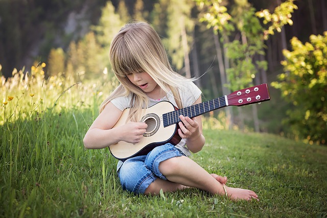 dziewczynka z gitarą
