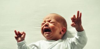histeryczny płacz niemowlaka
